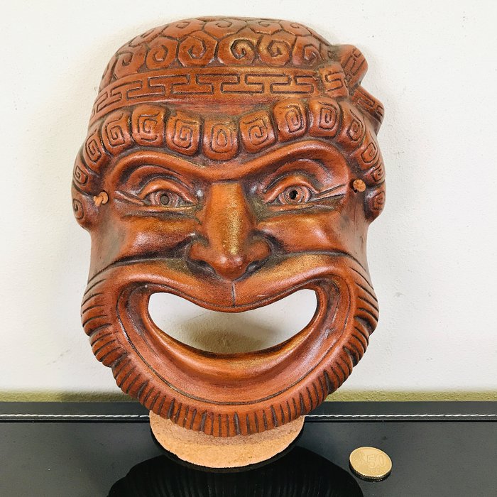 神Dionysos / Bakchos的希臘面具在赤土陶器看 - 紅陶