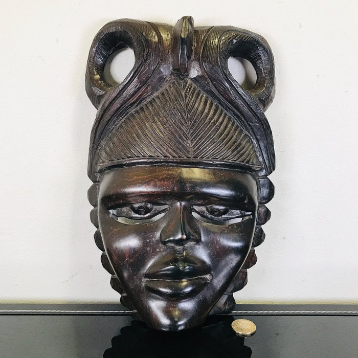 Wunderschöne Masai Mare Maske aus Ebenholz - Holz