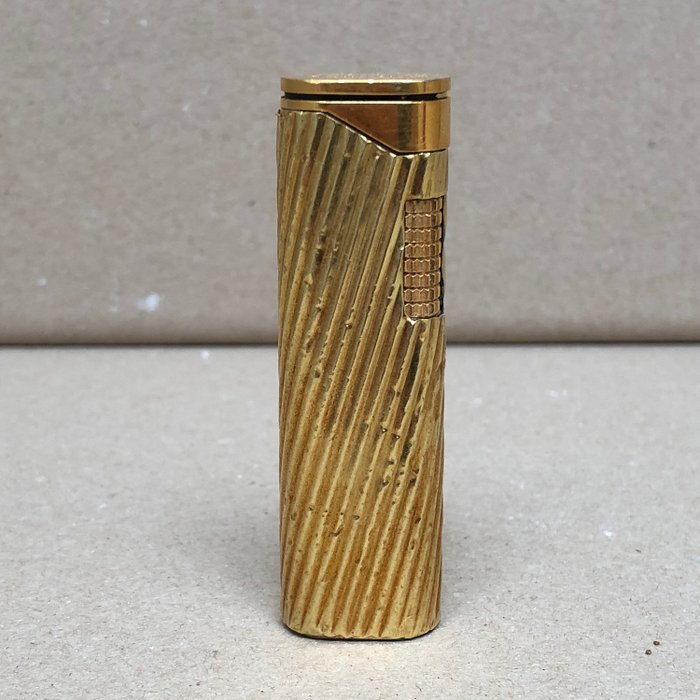 Pierre Cardin (Bronica) - Encendedor de bolsillo con chaqueta dorada - .750 (18 qt) oro