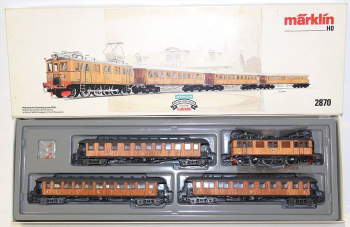 Locomotiva «Elettrica» con due rimorchi 