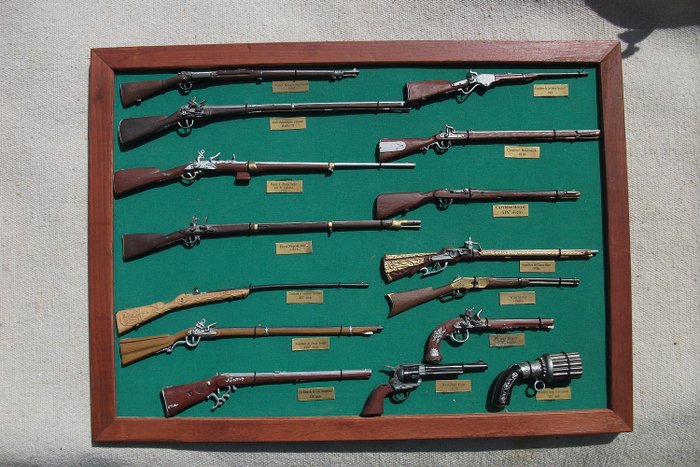 Rifles y revólveres en miniatura. (15) - Metal y resina