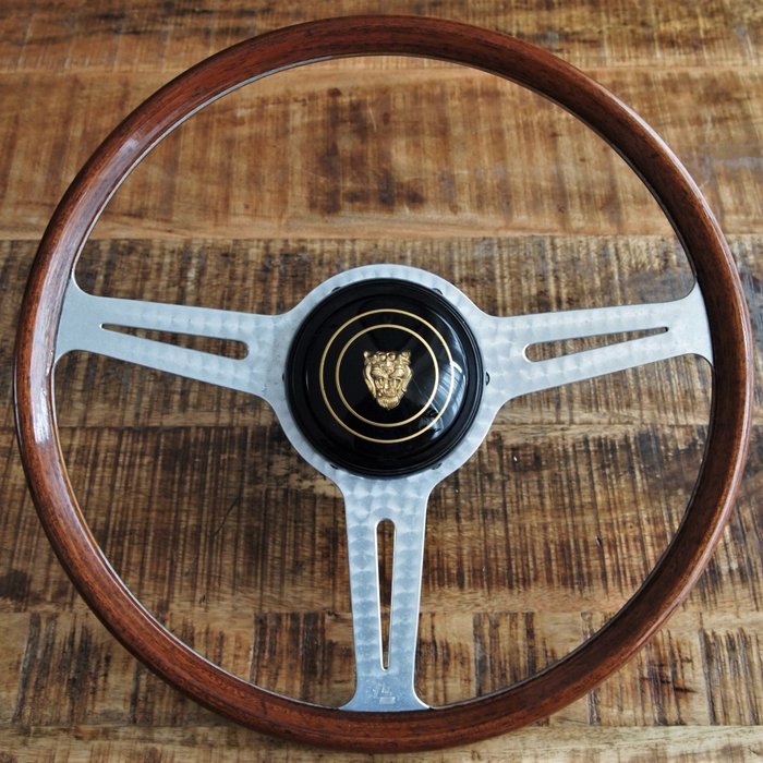 Les Leston wood steering wheel - Jaguar - STEERING WHEEL WITH HUB AND HORN BADGE - 1958-1961