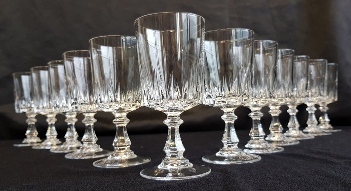 Cristal d'arques - Crystal wine glasses model Louvre (12) - Crystal