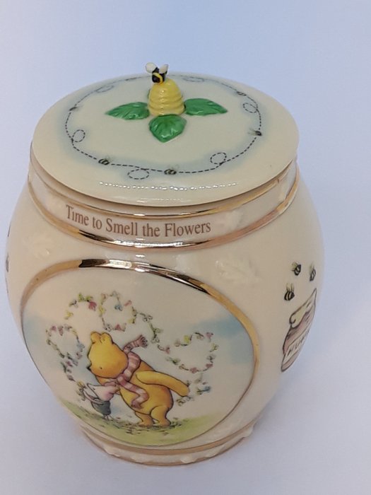 Ardleigh Elliott - Music box, Winnie The Pooh - Porcelain, Heirloom