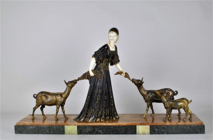 D. H. Chiparus (1886-1947) - élégante jeune femme nourrissant des chèvres - Sculpture