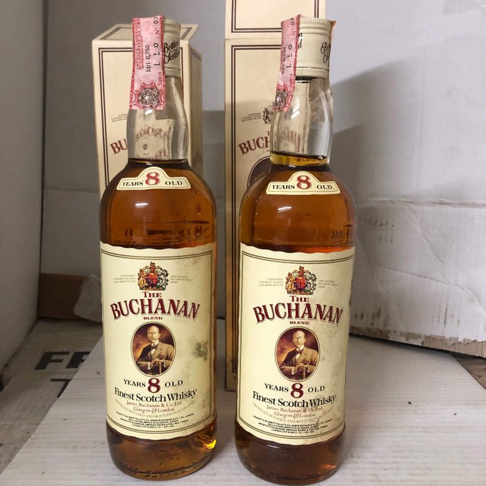 Buchanan 8 years old Finest Scotch - b. 1980er Jahre - 75 cl - 2 flaschen