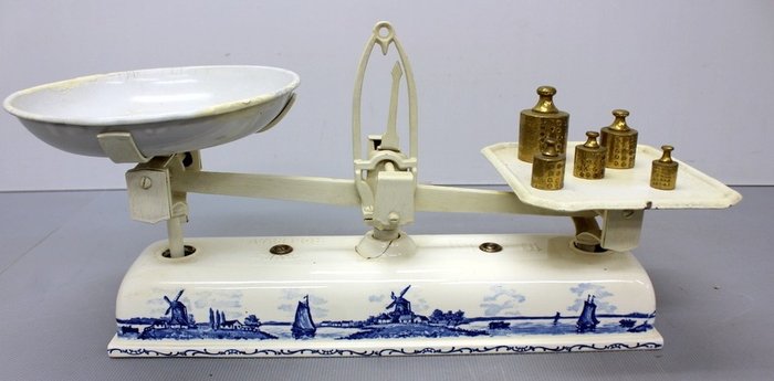 Krups Roberval - Eine antike Küchenwaage mit Gewichten - Eisen (Gusseisen/ Schmiedeeisen), Keramik, Messing