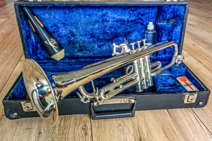 Antoine Courtois - Bes-trompet, model 115 - Trąbka - Francja - 1976