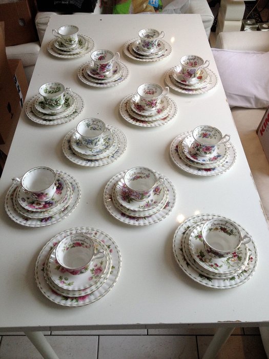 Royal Albert - 'Flower of the month' tea sets (12) - Porcelain