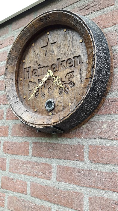 Heineken / Onac N.V. - Heineken cask / barrel lid pubbord - clock - exposy resin