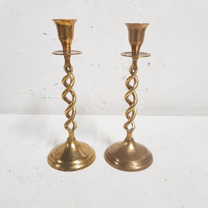 两个古董黄铜'螺旋'烛台 (2) - 黄铜