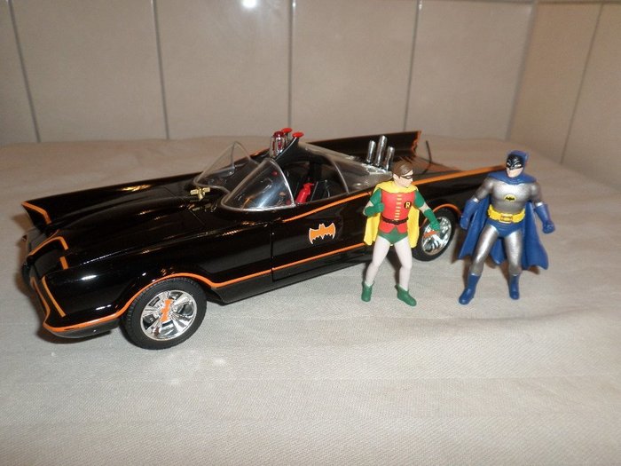 Preview of the first image of Jada Toys - 1:18 - Batmobile with figures Batman and Robin and lighting.