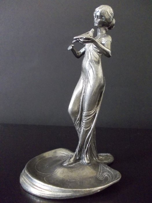 Statue "Frau mit der Taube" im Jugendstilstil - Hartzinn/ Zinn