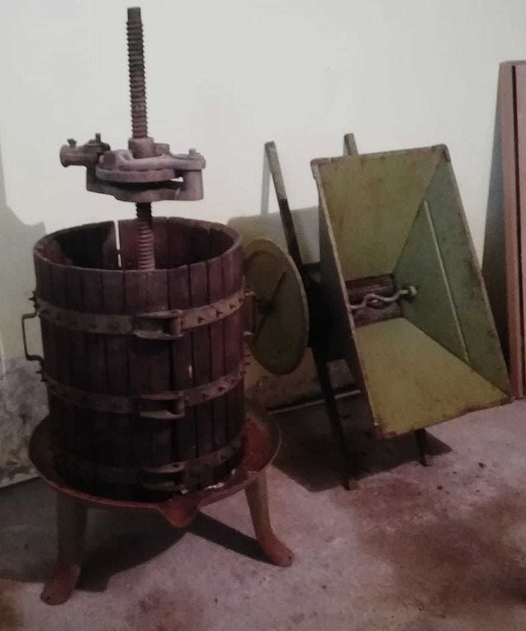 Antique Wine Press (1) - Iron (cast/wrought), Steel, Wood, Wood- Cherry, Wood- Chestnut, Wood- Maple