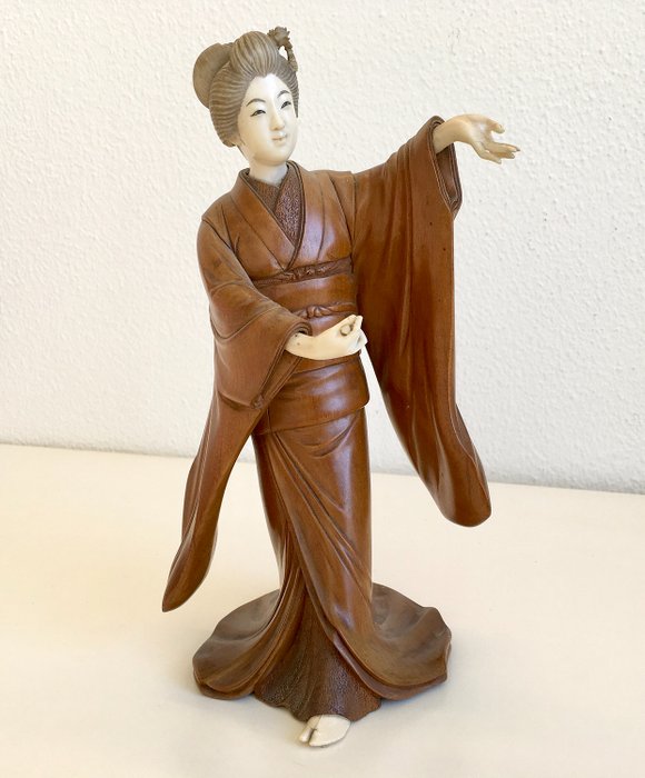 Okimono - Ivory, Wood - Geisha - Japan - Meiji period (1868-1912)
