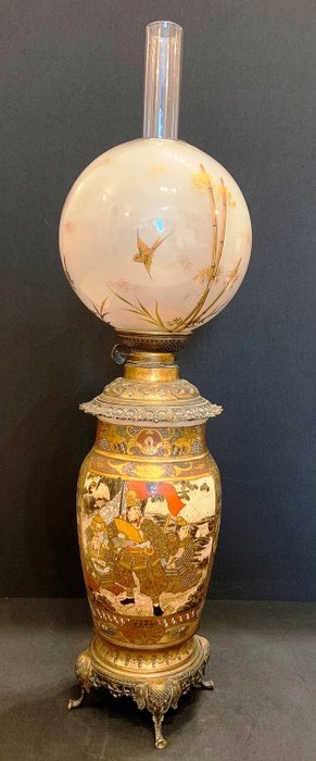 Lamp, Vaas (1) - Satsuma -  Mounted with bronze - Japan - Meiji periode (1868-1912)