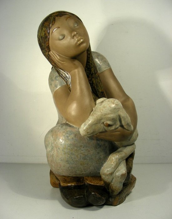 Juan Huerta - Lladró - Sleeping shepherdess with sheep - Porcelain, Gres - H: 45 cm 8.4 kg!
