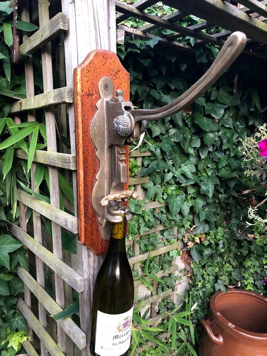 corkscrew, old French vintage wall bronze mounted corkscrew, Korkenzieher, wine bottle - Bronze, Steel
