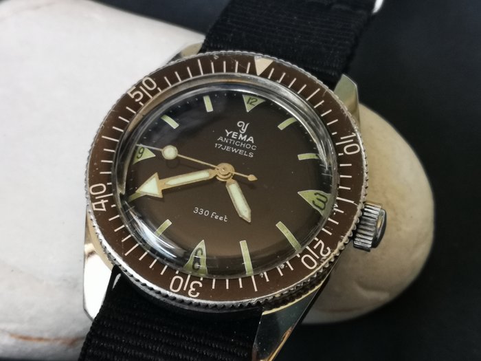 Yema - Submarine 330 feet Antichoc Diver Watch from 1970s.  - Homme - 1970-1979