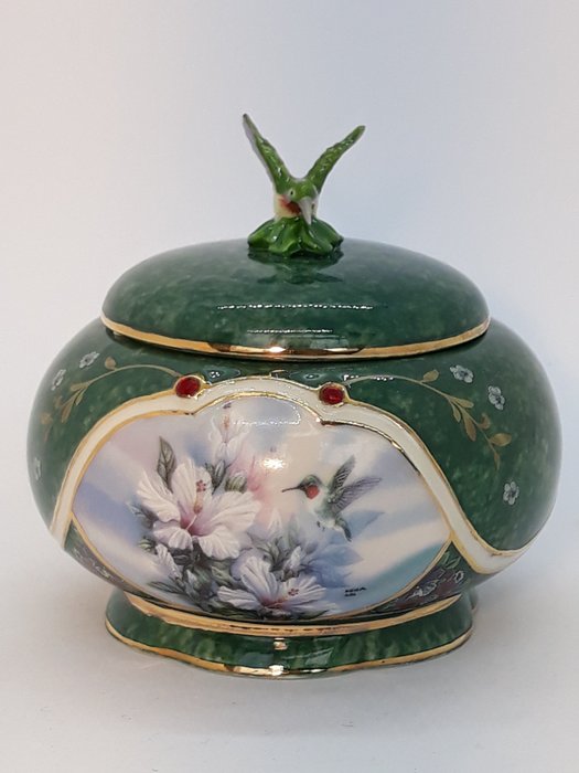 Lena Liu - Ardleigh Elliott - Music box, The Ruby-Throated Hummingbird - Porcelain, Heirloom