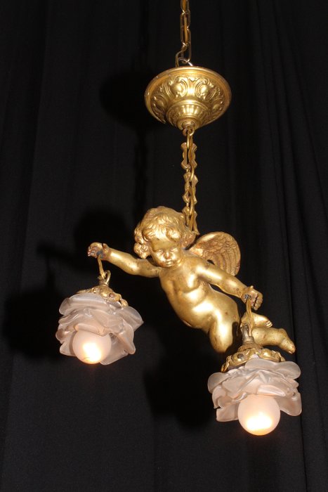 Antikk bronse flygende kjerub lysekrone rundt 1920-tallet, antikk bronse lysekrone med stor engel og to