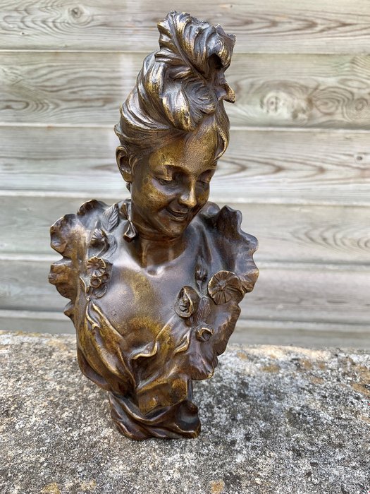 Victor Leopold Bruyneel  - Skulptur, Ung kvinne med hår satt opp - jugendbust