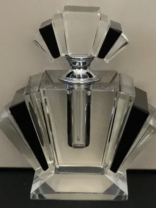 Sticlă de parfum în stil Art Deco (1)