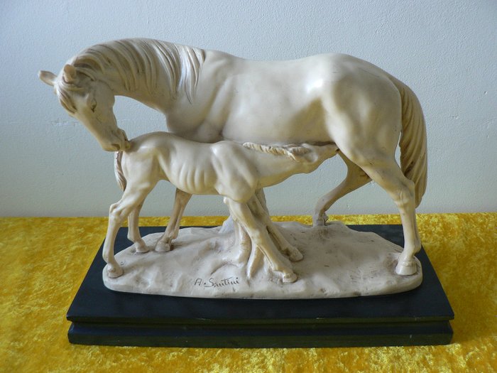 A. Santini - Sculpture "Jument avec poulain" - marbre, albâtre et résine