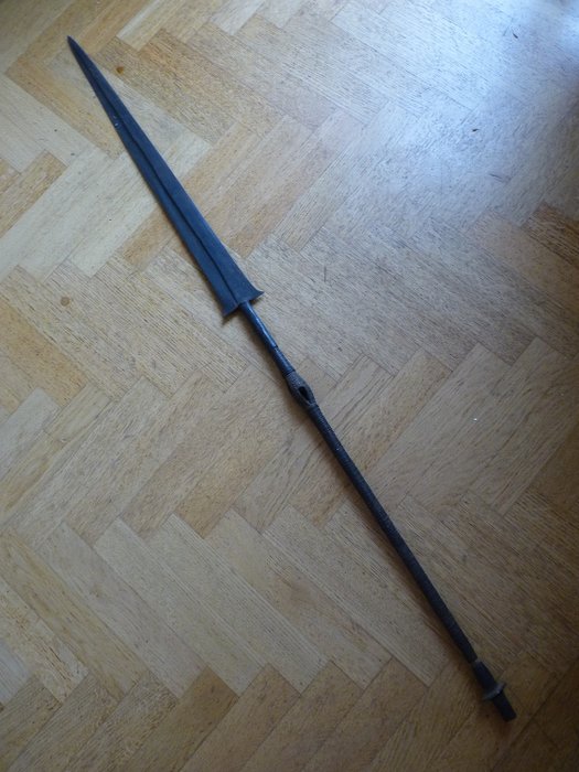 Gran espada auténtica lanza africana de la tribu Ngbandi - Cuero, Metal - Ndimba - Ngbandi - África 