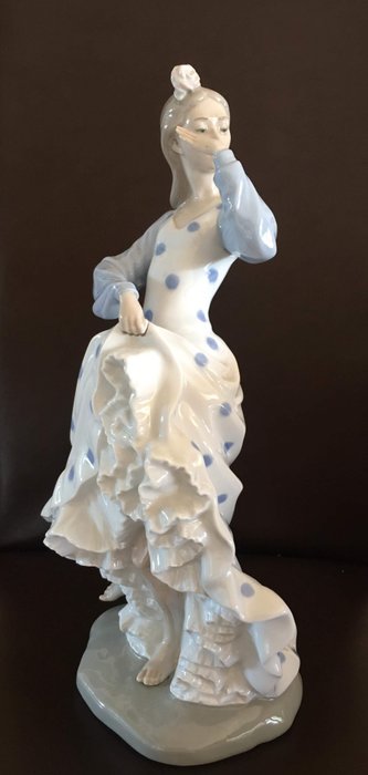Nao by Lladró - Gypsy Flamenco dancer - Porcelain