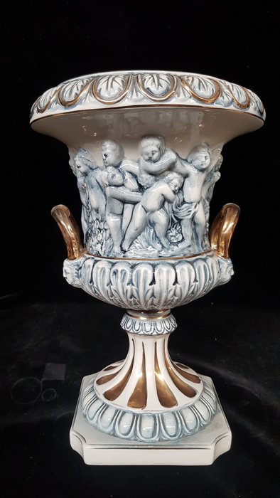 M.A.S. R. Capodimonte - Vase, Kelch mit Engeln - Töpferware, goldene Emaille