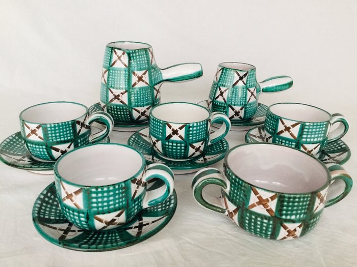 Robert Picault - Beautiful lot of ceramic Robert Picault service. - Two beautiful versuese jugs Sugar bowl Four cups And six plates