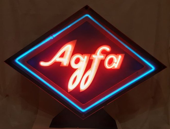 AGFA - neon lichtreclame AGFA  - hout & neon-buis