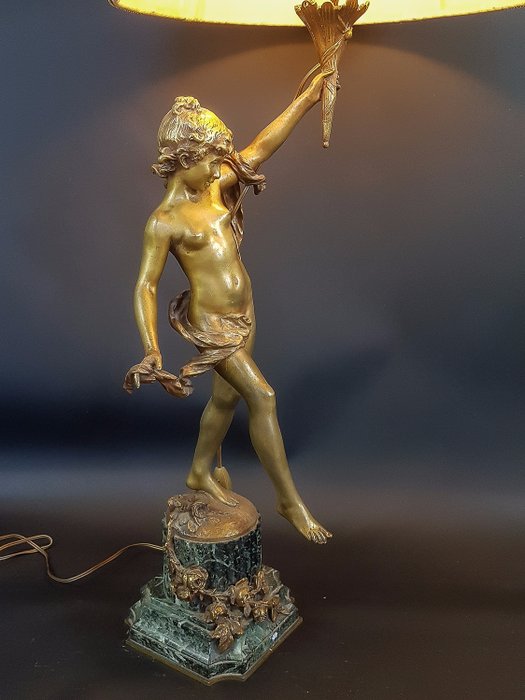 Auguste Moreau ( 1834-1917) - Fondeur MD Paris Médaille d'or Gold Medal - 灯, 雕塑 - 新艺术风格 - 黄铜色 - 1880 / 1900 年左右