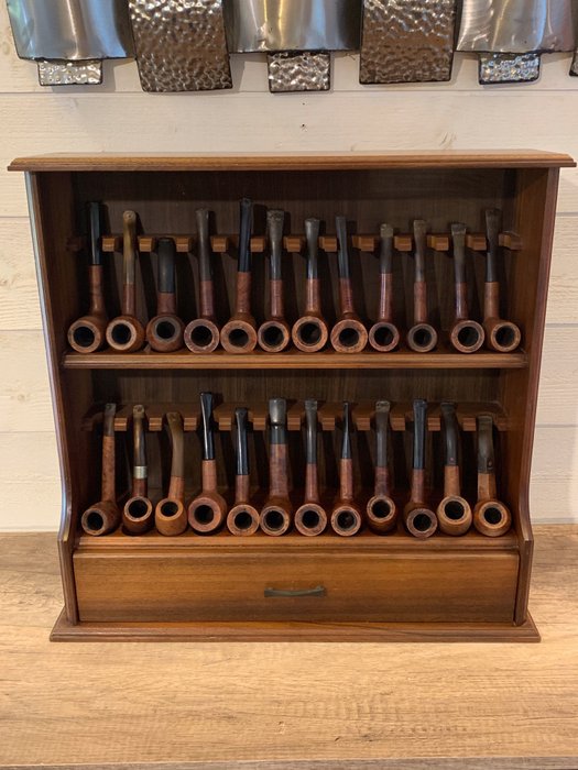 Collection 24 old pipes and its solid wooden display - Wood