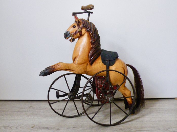 Prachtige antieke Paard Driewieler - Gesmeden ijzer - Hout