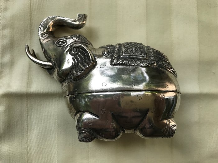 Box, Betel box elephant - .900 silver - probably Cambodia - First half 20th century