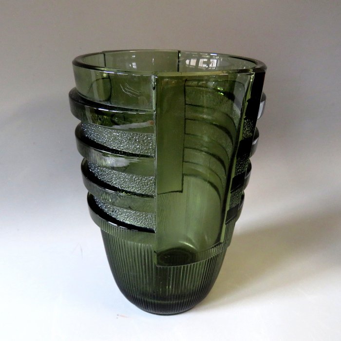 Charles Graffard  - Val Saint Lambert - Luxval Vase model Egmont - Sticlă