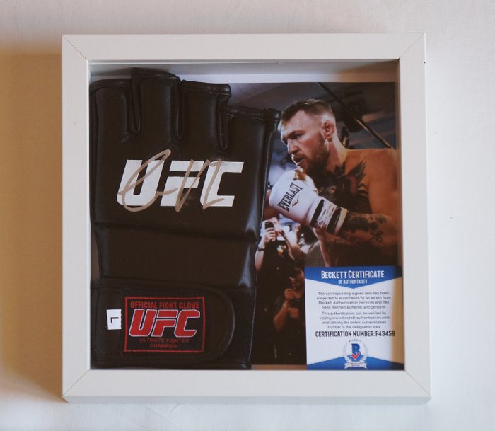 UFC MMA  - Conor McGregor  - Autograph, UFC fighting Glove signed