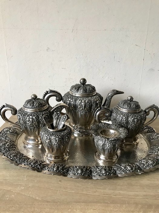 Coffee and tea service, Very large, heavy complete Djokja silver service - Silver - Indonesia - Early 20th century