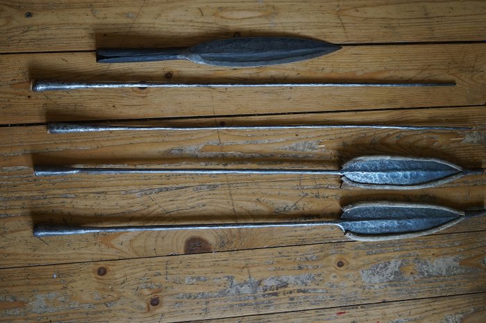 Zulu Assegai speerkoppen en speerkoppen gooien - staal - Afrika 
