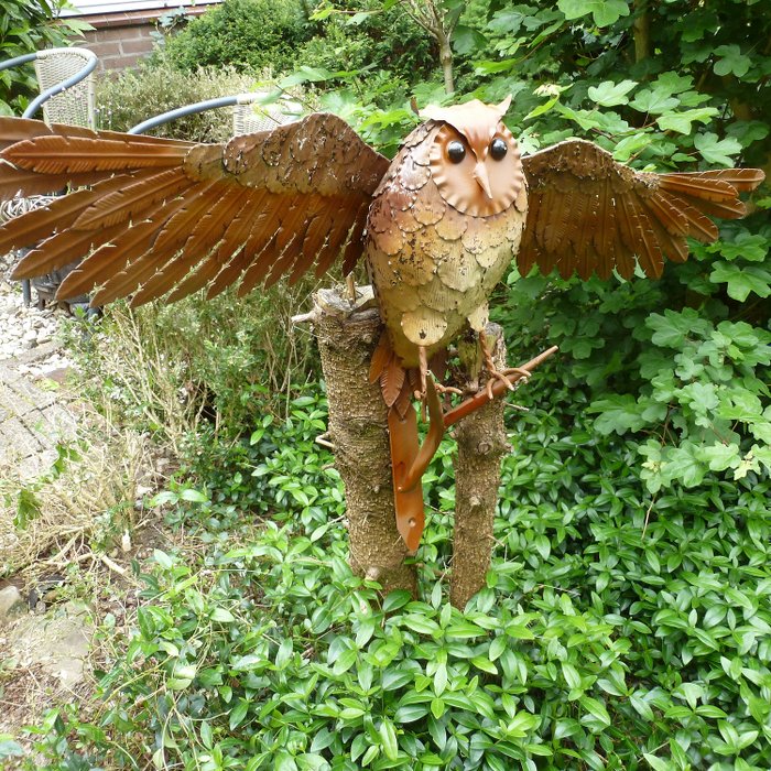 BRAND NEW FLAPPING BROWN OWL GARDEN ORNAMENT