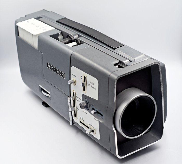 Chinon C-300 - Film Projector - standard / super 8 mm film - F/1.3 15-25mm Zoom Lens - 1960's 