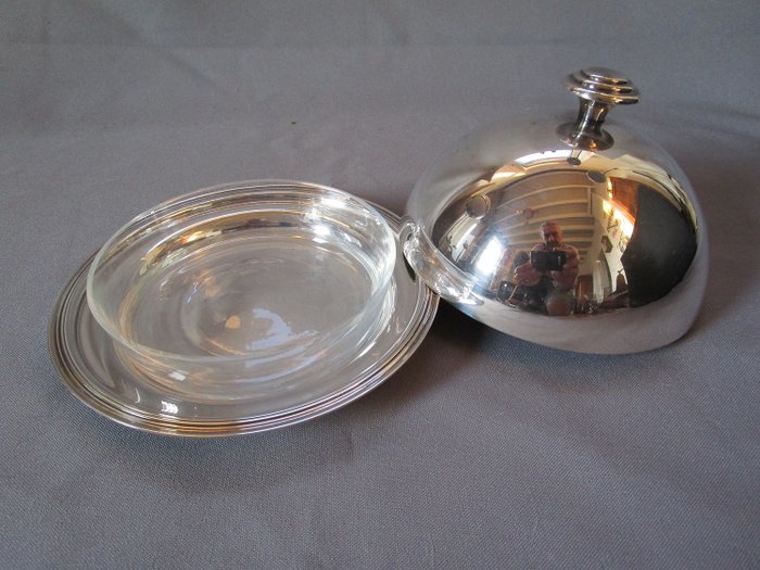 Christofle Paris - liten cloche / smørfat - glassinnsats - Diameter 15cm - sølvbelagt - gemarkt mit Christofle & Punze - Frankrike - Andre halvdel av 1900-tallet