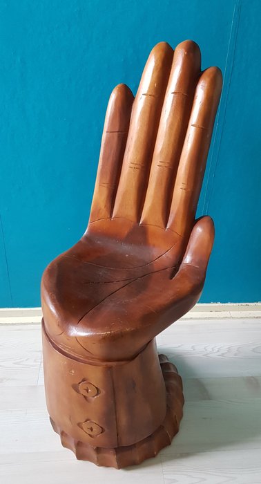 手椅 - 由一塊堅固的木頭製成 - 木