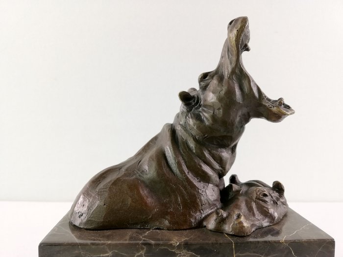 Figurine - Bathing hippo's - Bronze, Marble