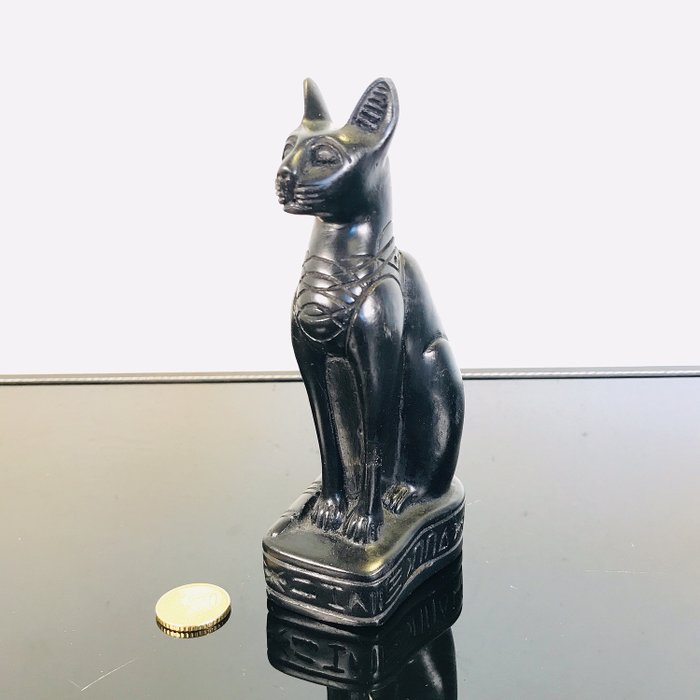 Beau chat égyptien sculpté à la main (Bastet) avec des hiéroglyphes - Basalte