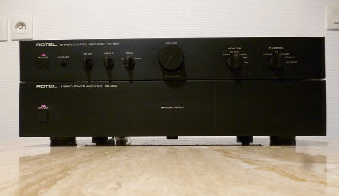 Rotel - RB 850 et RC 850 - Pre-amplifier, 主放大器