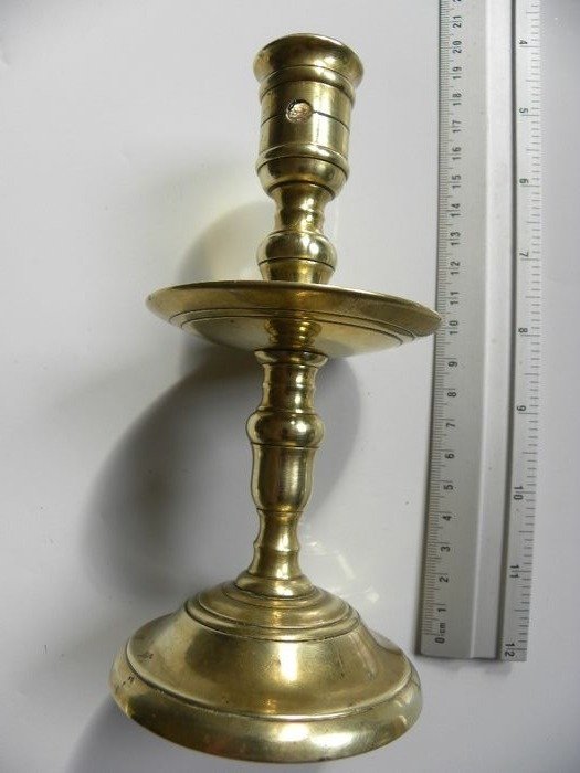Dutch Heemskerk type candlestick (1) - Brass - 18th century