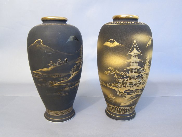 Para japońskich wazonów Czarna matowa glazura ręcznie malowana złotem (2) - Satsuma - Porcelana - Japonia - początek XX wieku późny okres Meiji